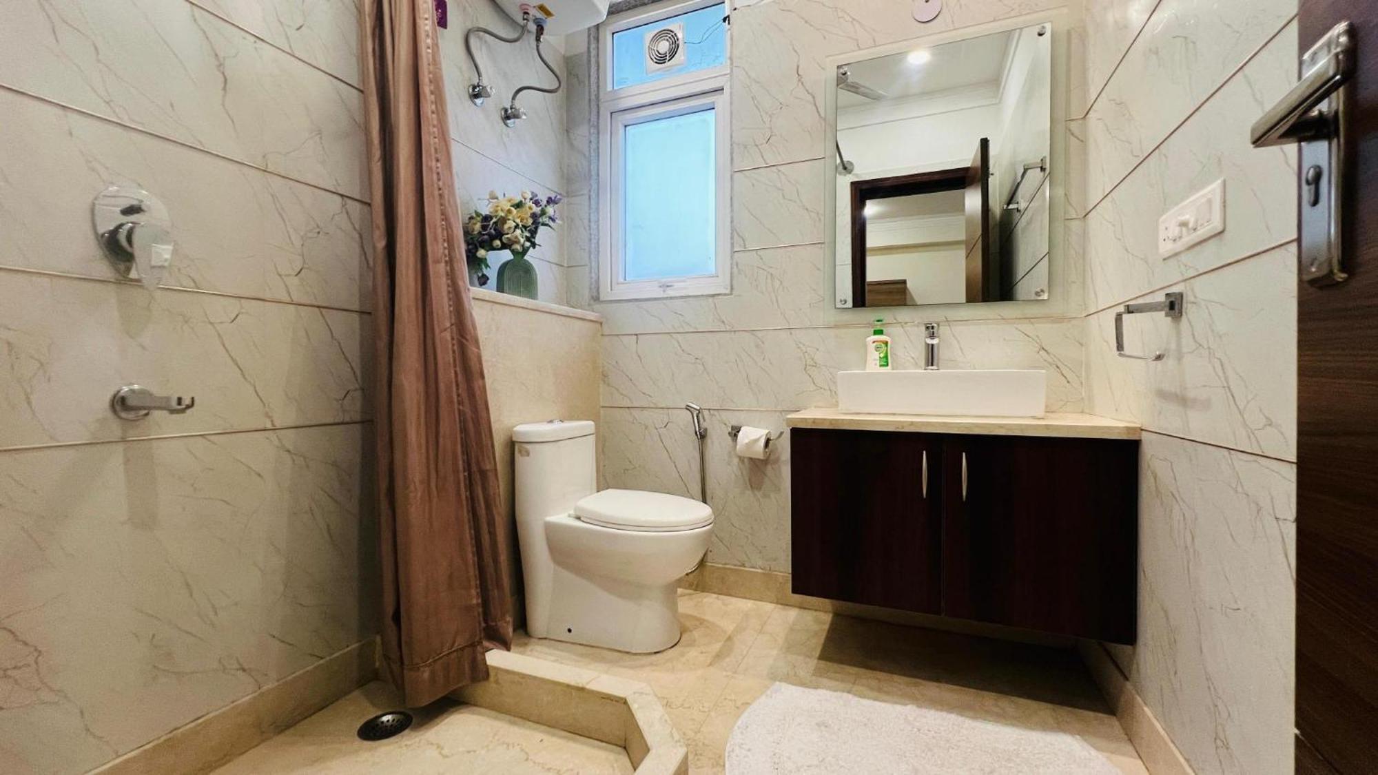 Bluo Studio1 Golf Course Road, Gym, Balcony Garden Gurgaon Exterior foto